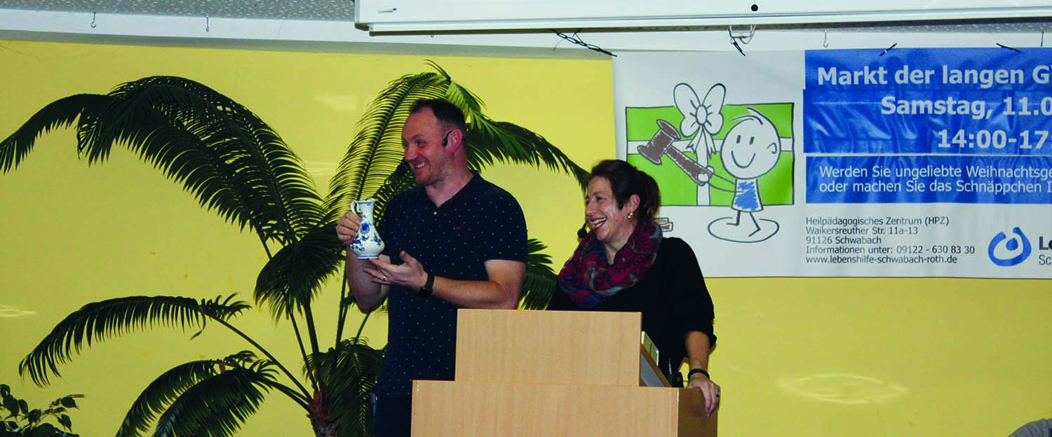 Jörg Deffner und Claudia Ganz bei der Versteigerun